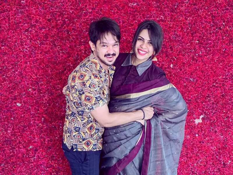 Nakul his wife singing