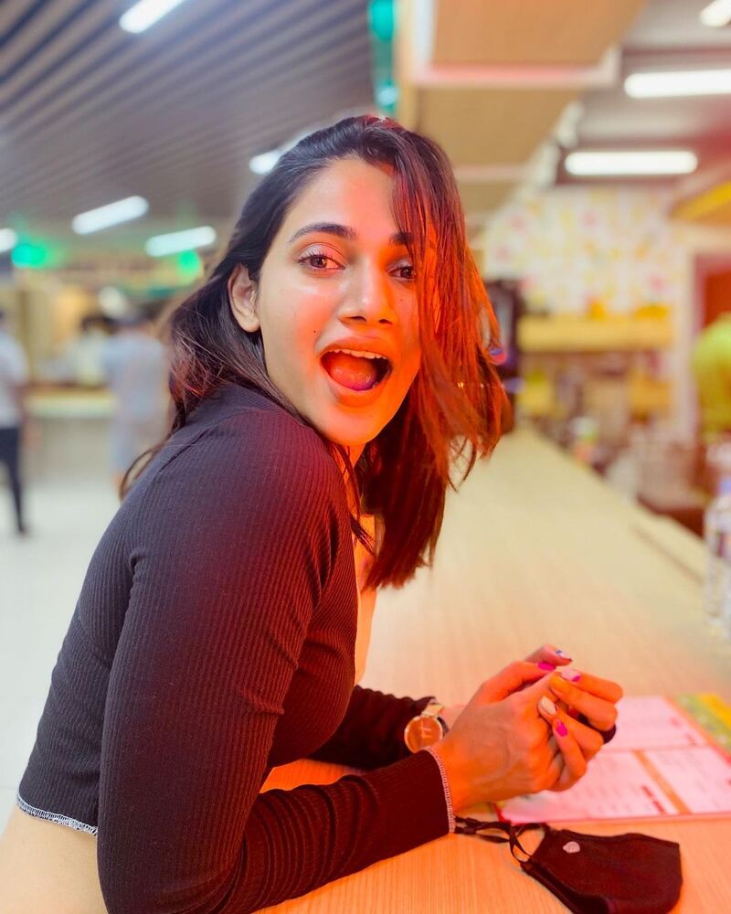 Losliya tamil new hot clicks instagram