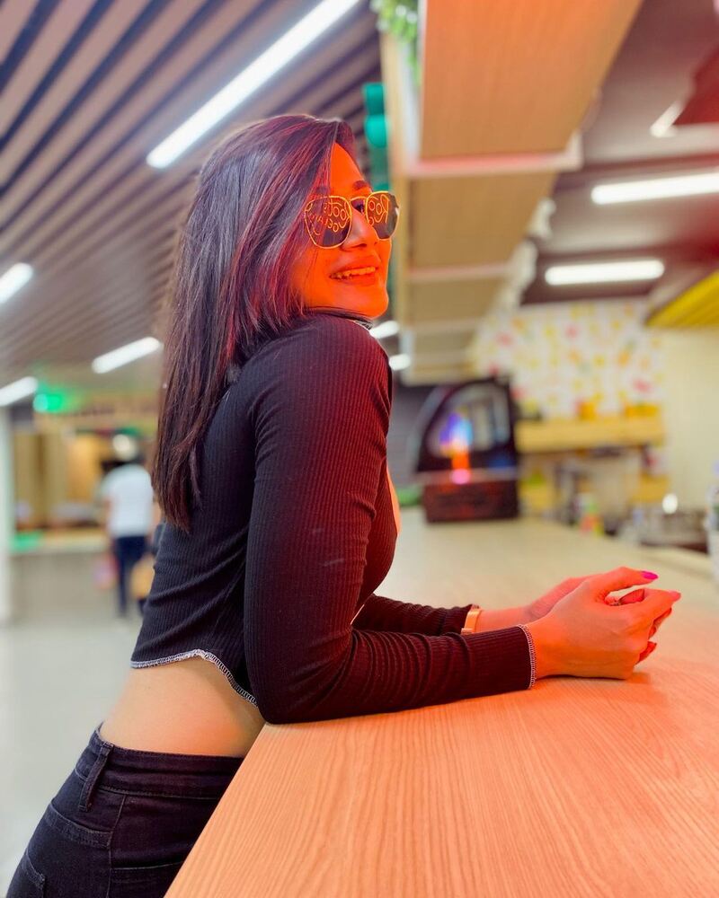 Losliya tamil new hot clicks instagram