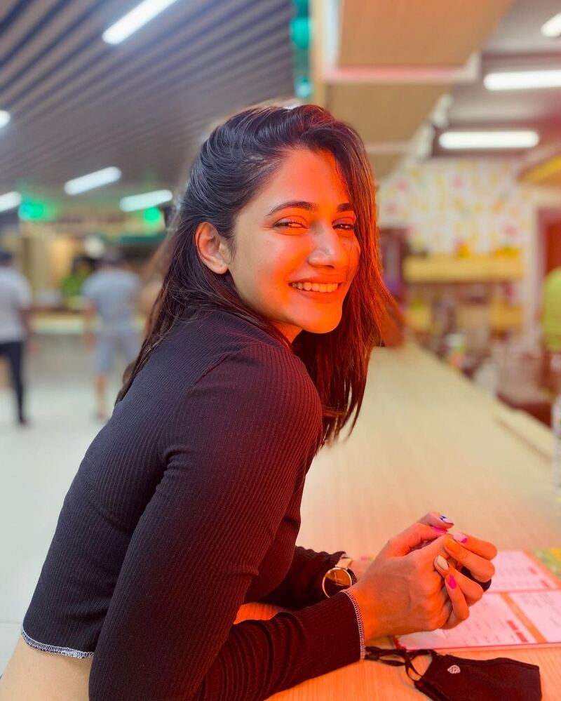 Losliya tamil new hot clicks instagram