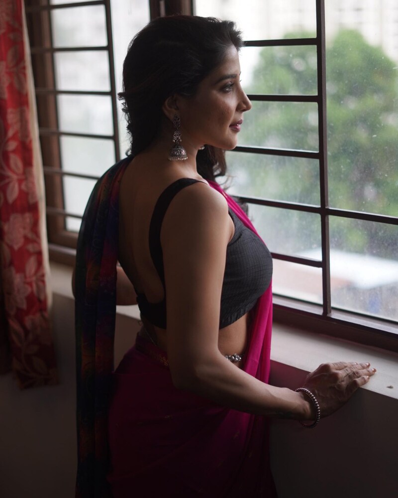 Sakshi agarwal new hot clicks viral