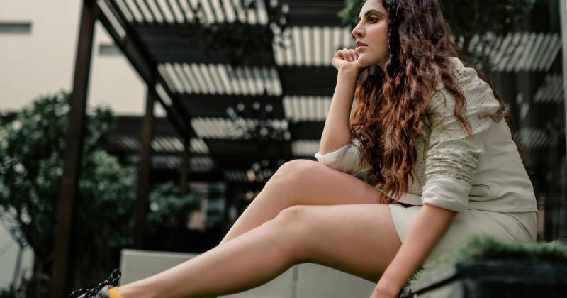 Athulya ravi latest hot photos