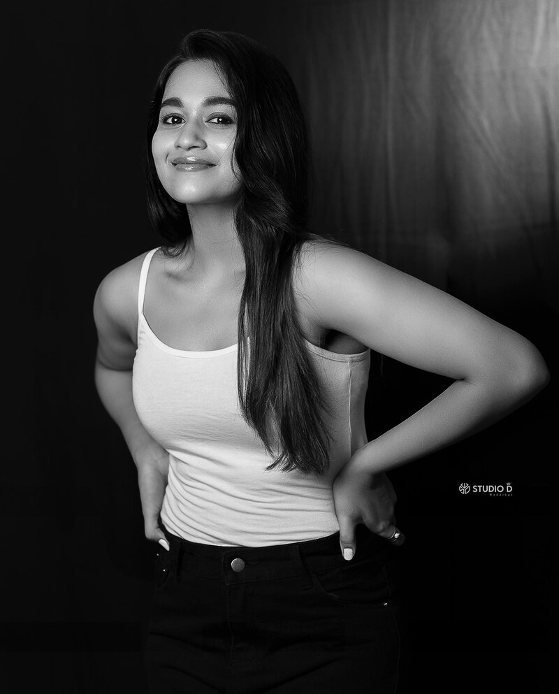 Kaavya arivumani new pandiyan stores hot