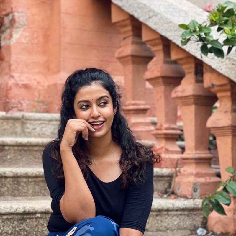 Roshni hari new priyan hot clicks