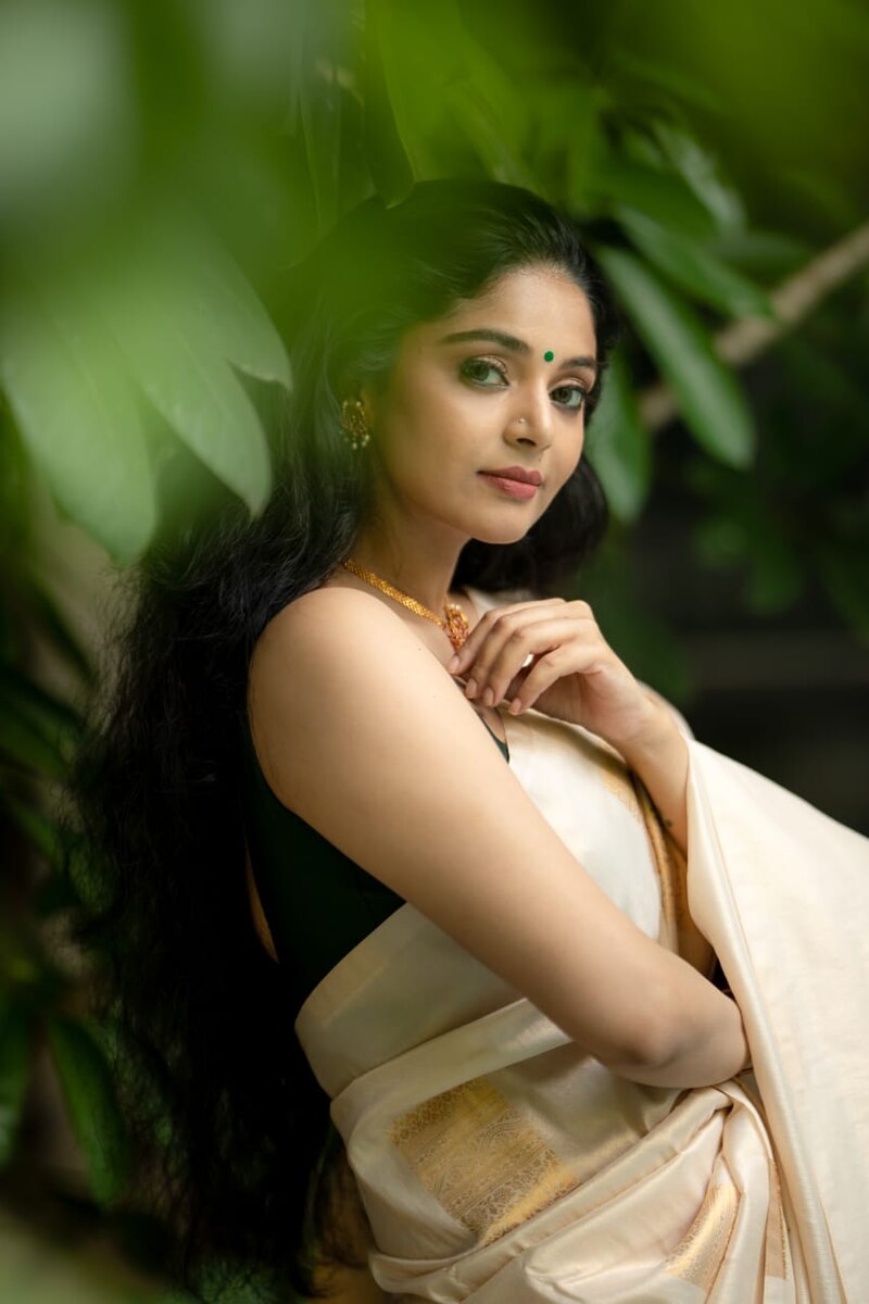 Sanam shetty latest in saree