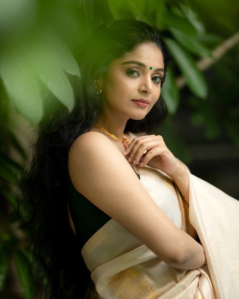 Sanam shetty new hot clicks mallu