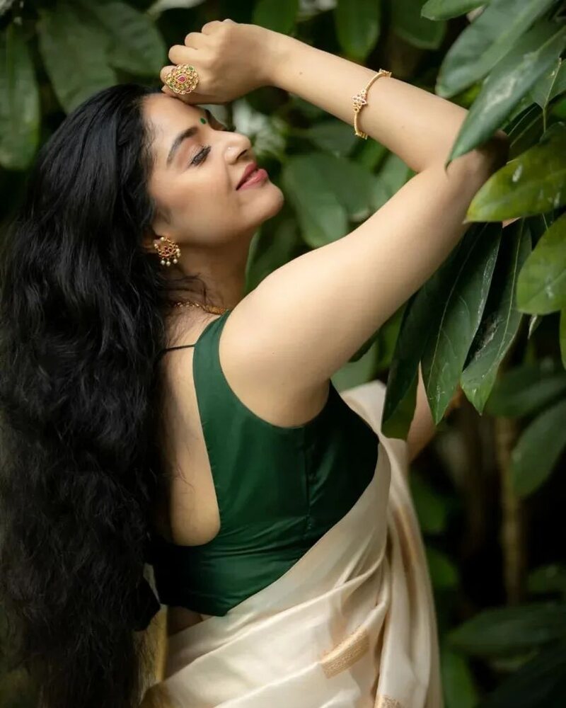 Sanam shetty new hot clicks mallu