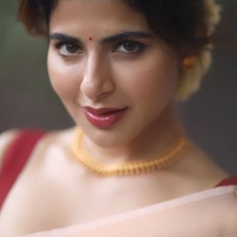 Iswarya menon new hot video clicks
