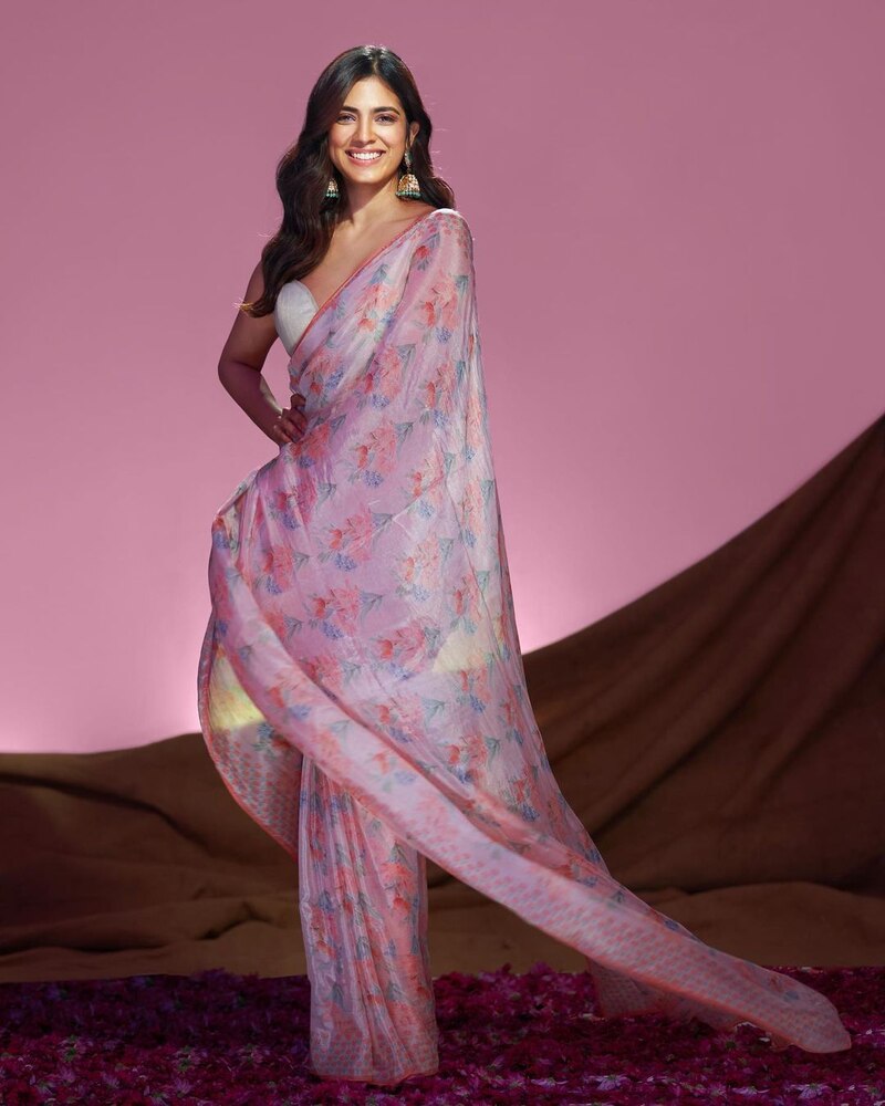 Malavika mohanan new hot clicks cinema