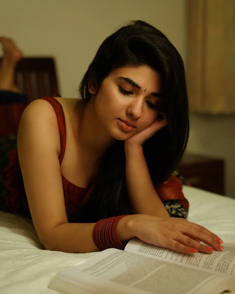 Pragya nagra new hot clicks bed room photo