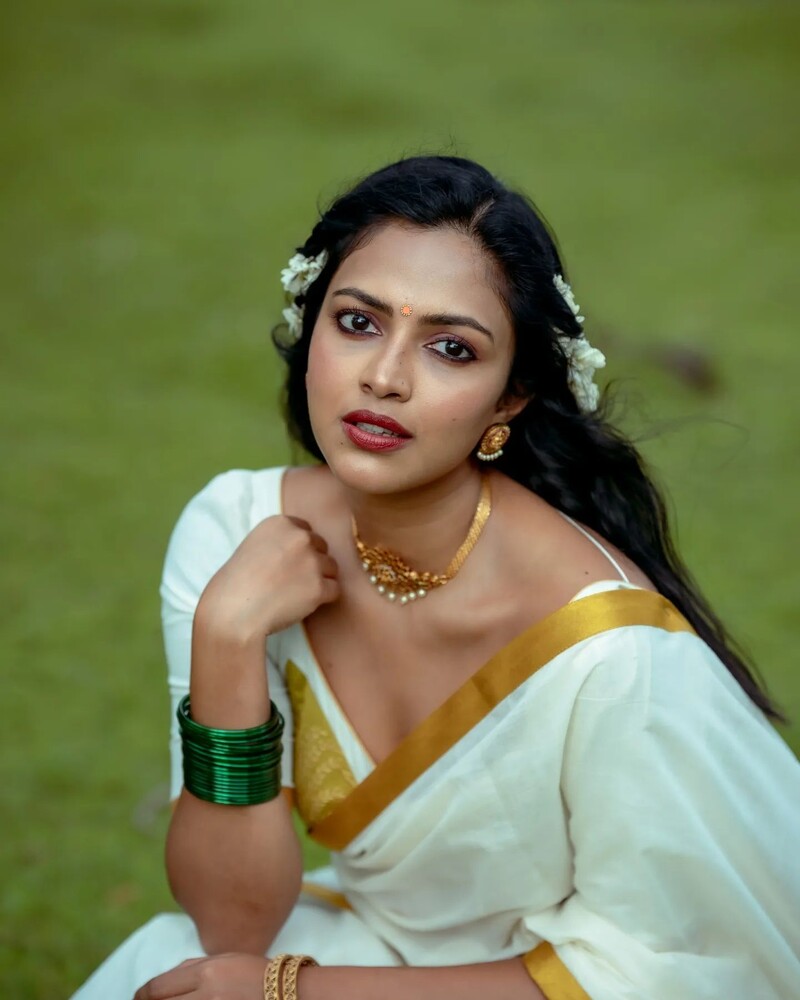 Amala paul new hot saree clicks