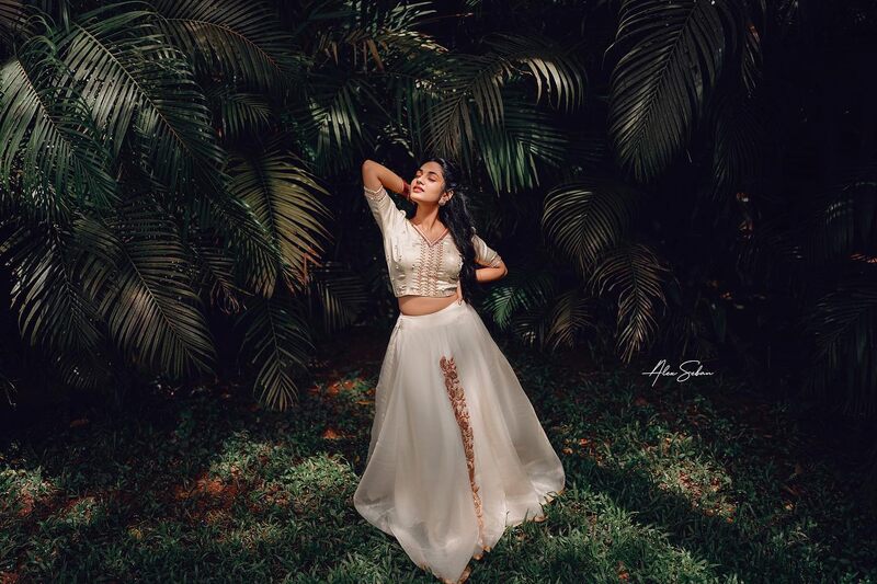 Ivana tamil new hot sivakarthikeyan clicks