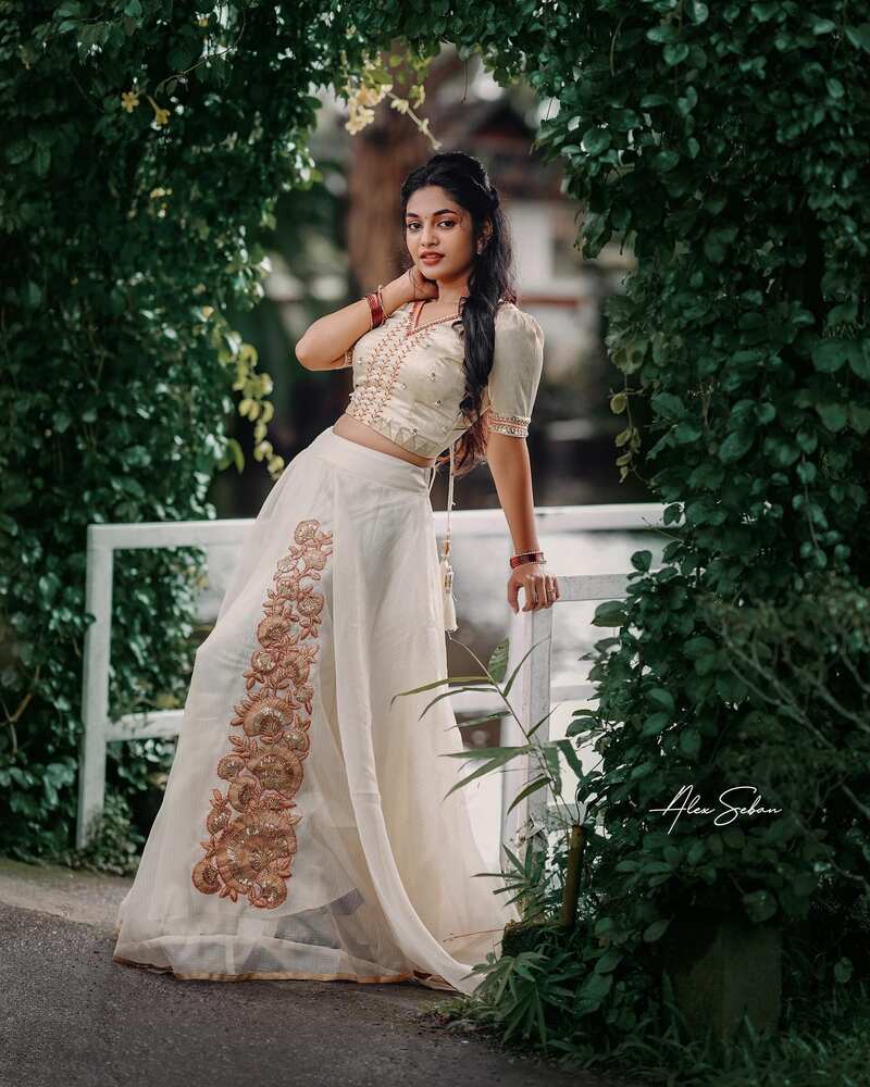 Ivana tamil new hot sivakarthikeyan clicks