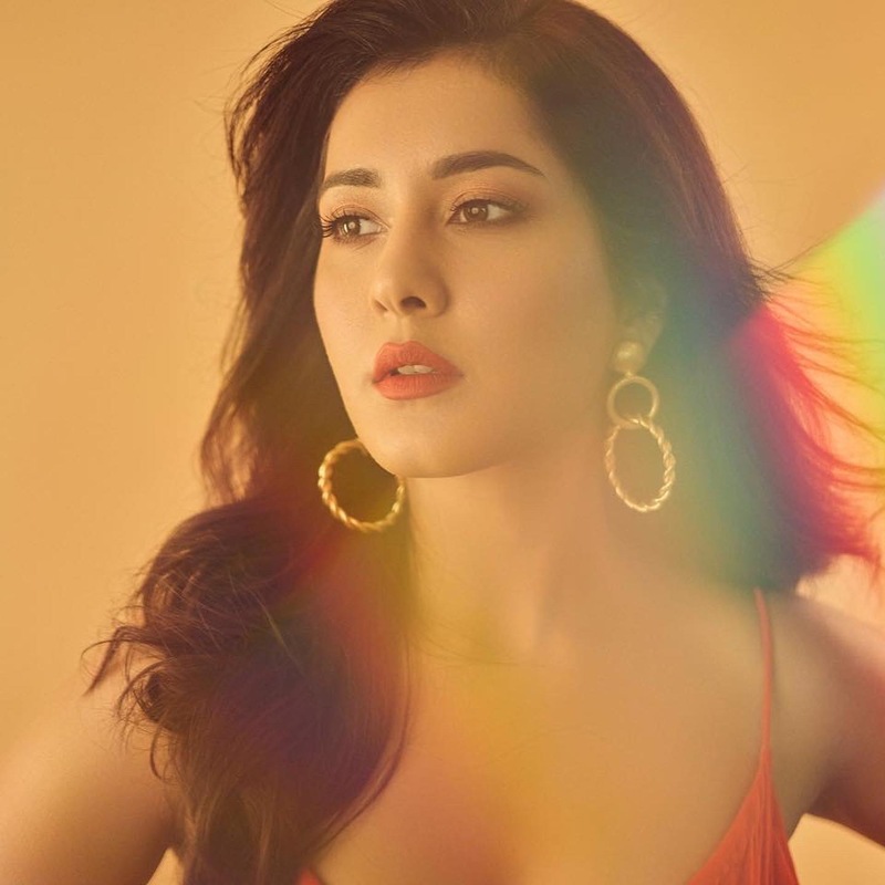 Raashi khanna new hot clicks viral
