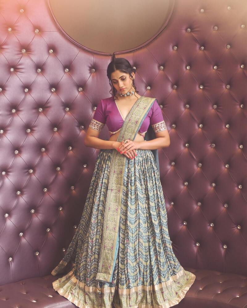 Losliya mariya new hot clicks saree