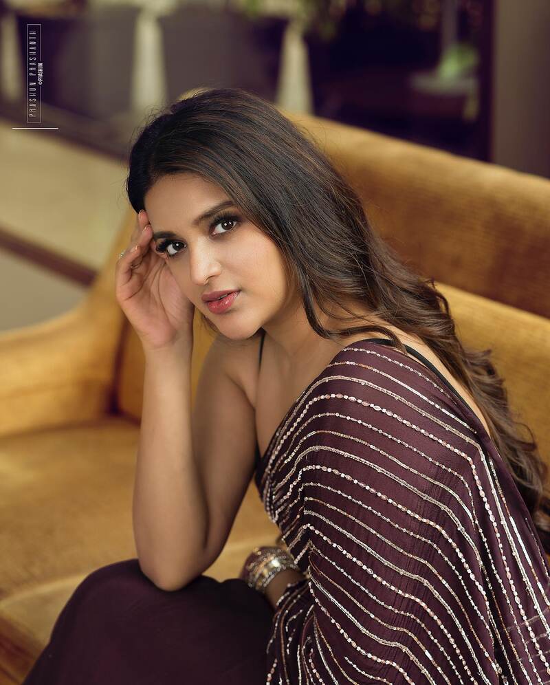 Nidhhi agerwal new hot vedio clicks