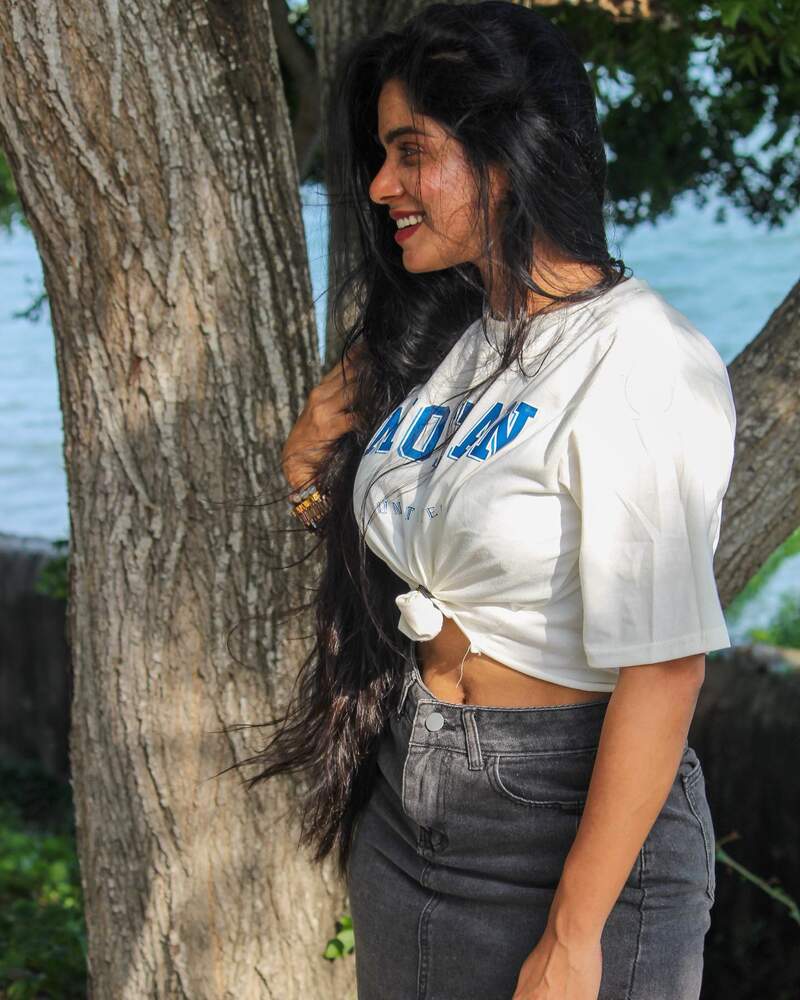 Divya bharathi new hot video beach