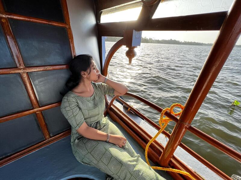 Ammu abhirami new hot click makeup