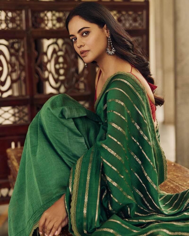 Bindu madhav new hot saree tamil