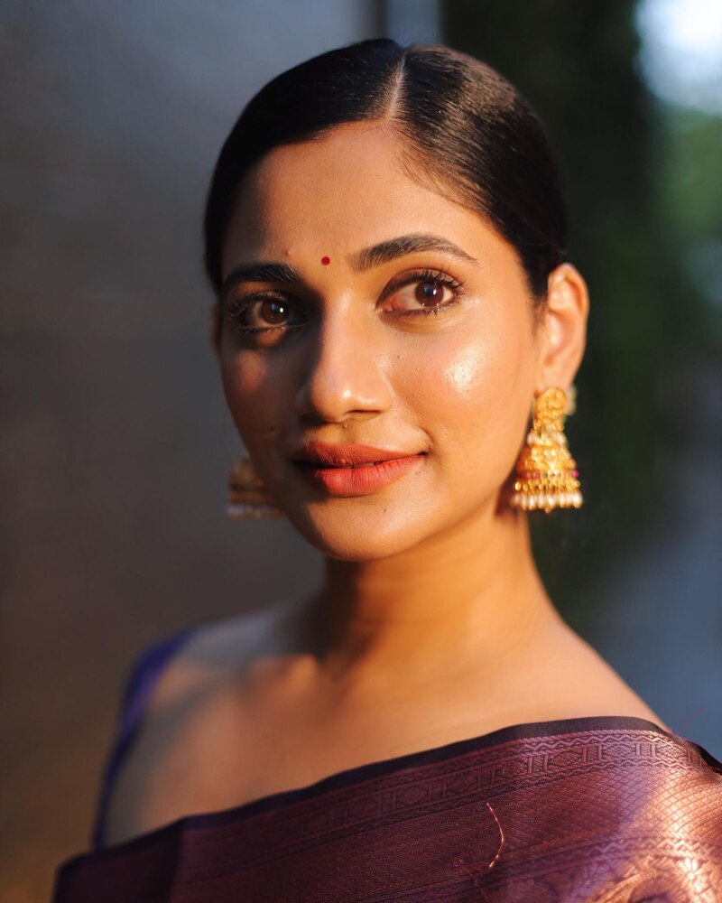 Losliya tamil new hot saree biggboss