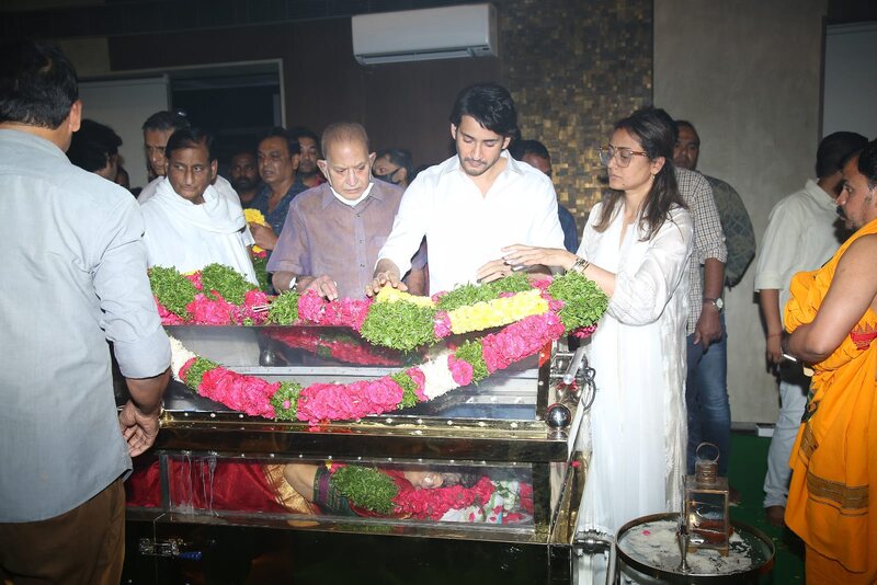 Mahesh babu mother passed away