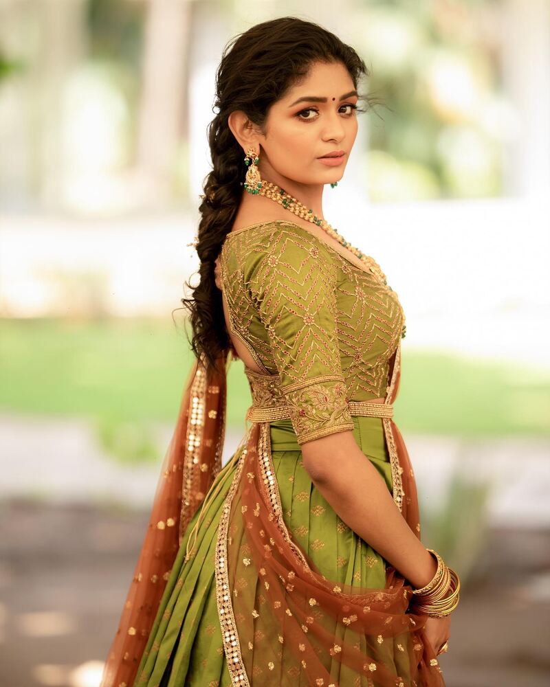 Aditi shankar new saree hot clicks