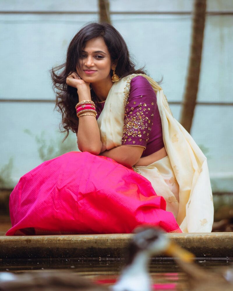 Ramya pandian new saree hot clicks