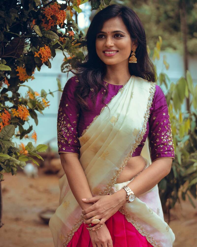 Ramya pandian new saree hot clicks