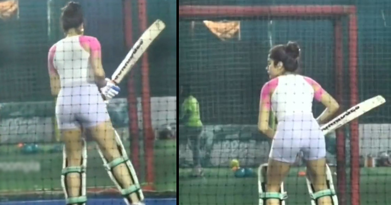 Janhvi kapoor playing cricket video