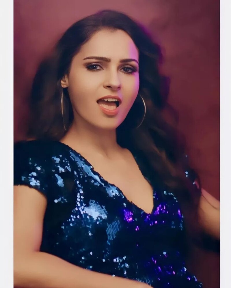 Andrea jeremiah new hot item song