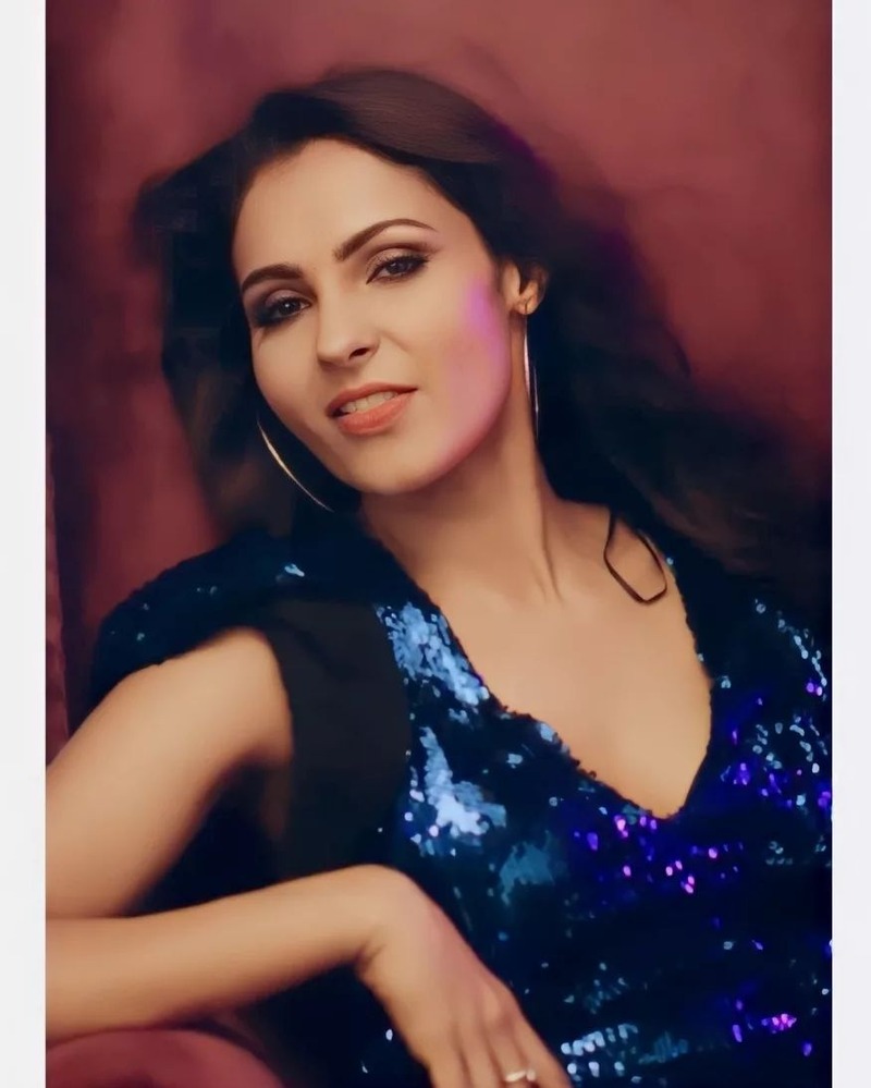 Andrea jeremiah new hot item song