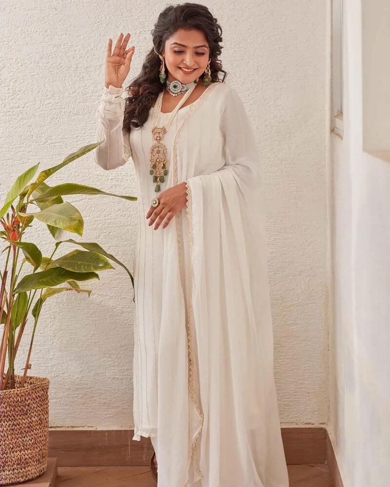 Ramya nambeesan new hot