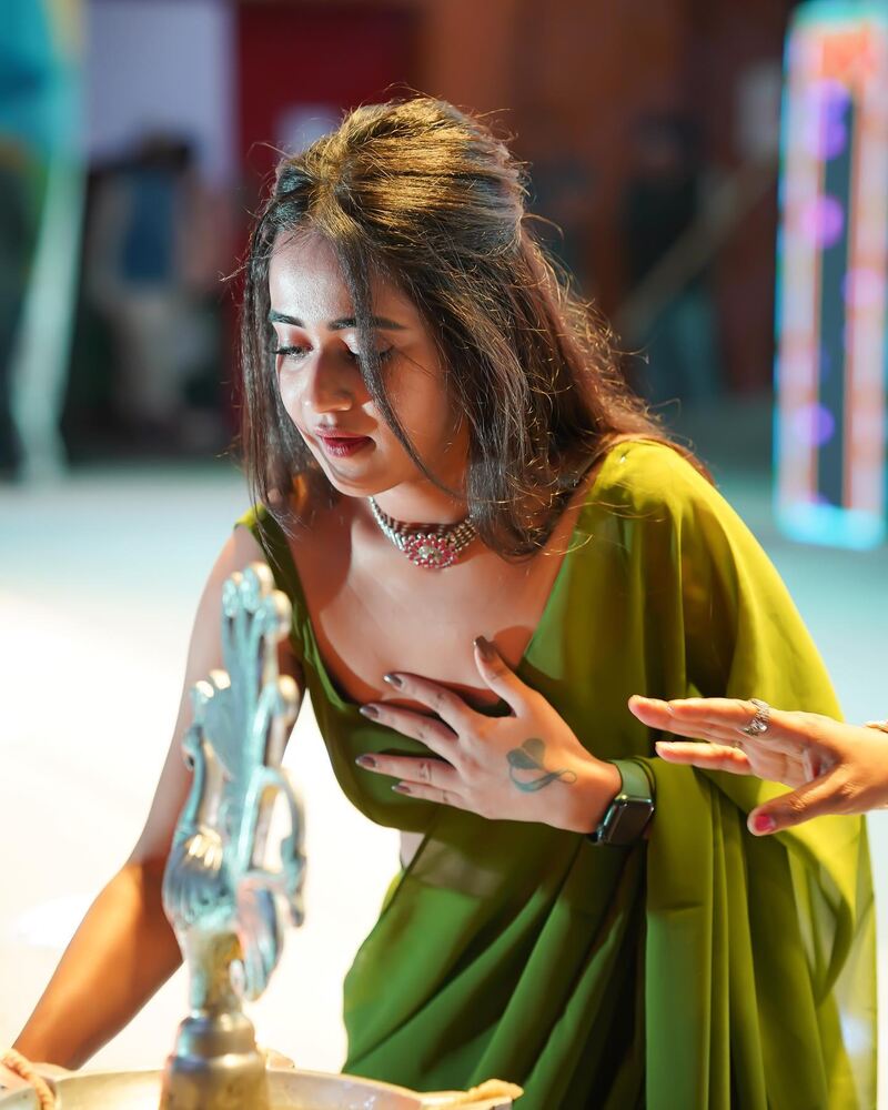 Deepthi sunaina new hot