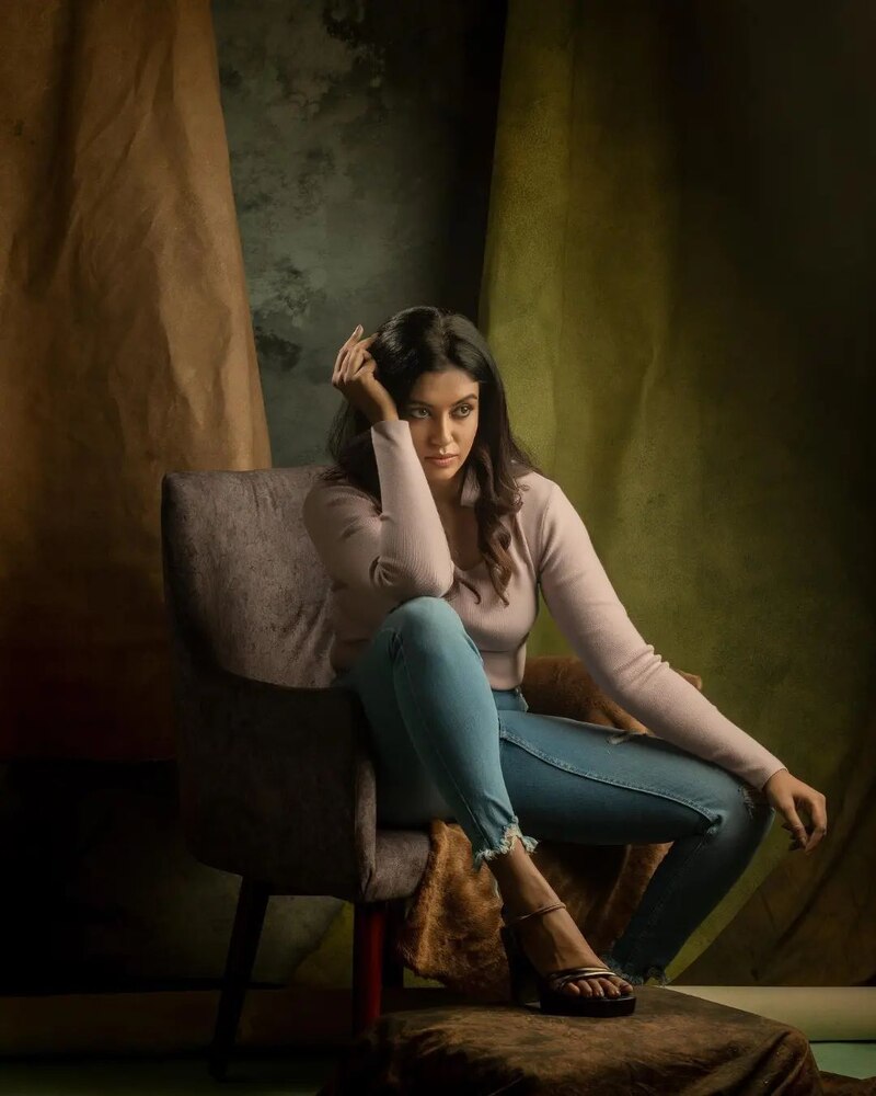 Roshni haripriyan new hot