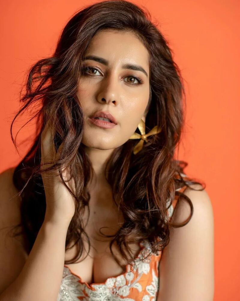 Raashi khanna new hot