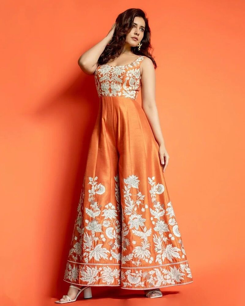 Raashi khanna new hot