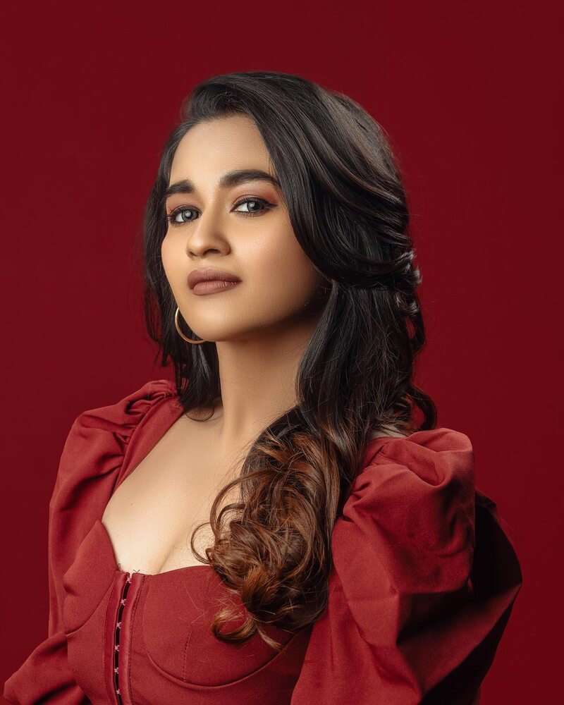 Kaavya arivumani new pandian stores hot