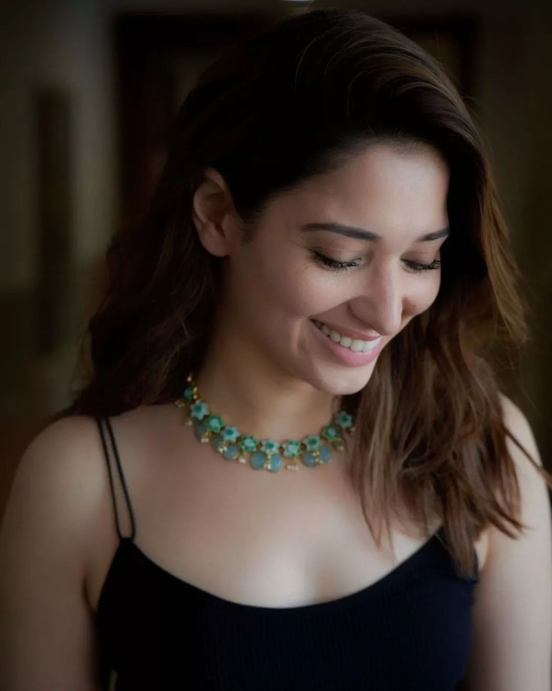 Tamannaah tamil new hot bikkini clicks