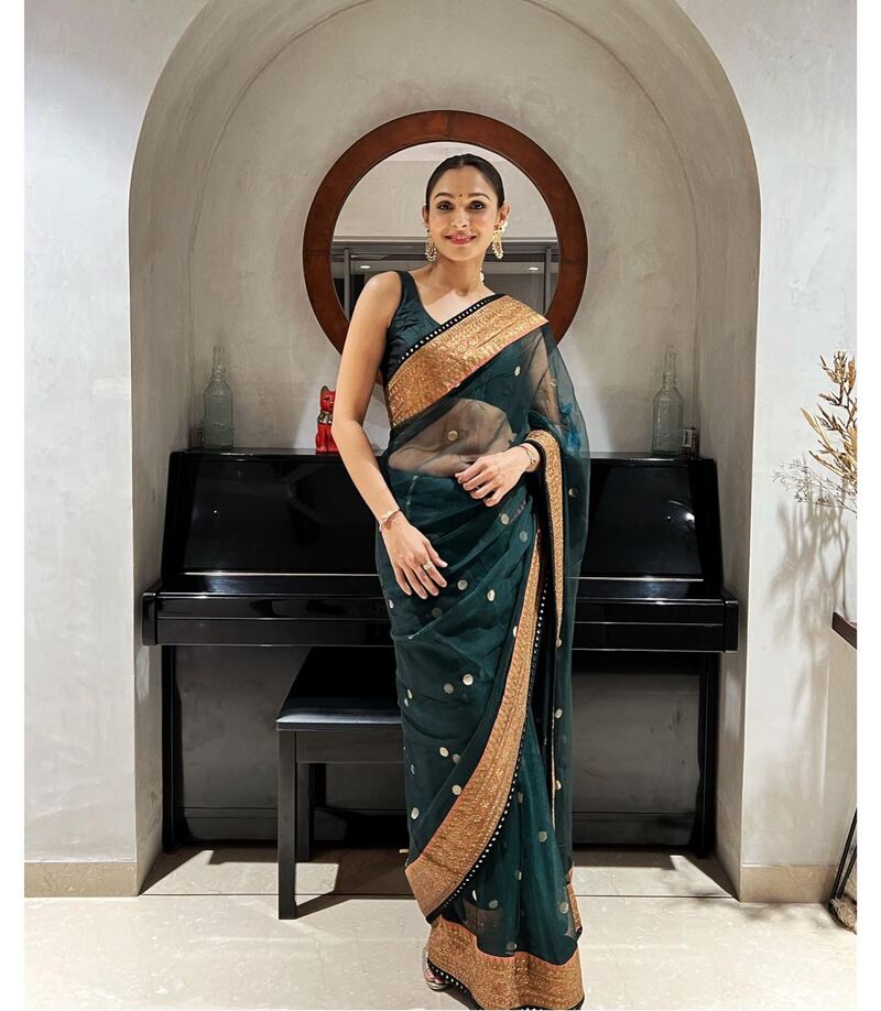 Andrea jeremiah new hot saree aniruth