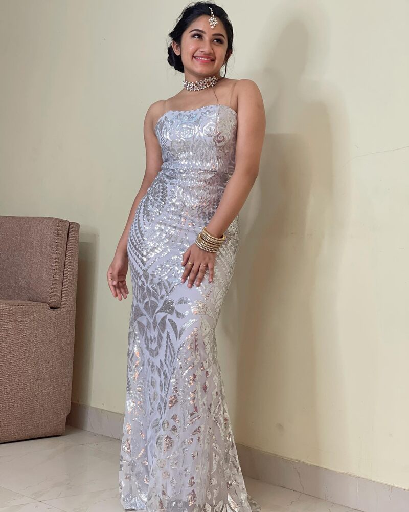 Raveena daha new mouna raagam hot