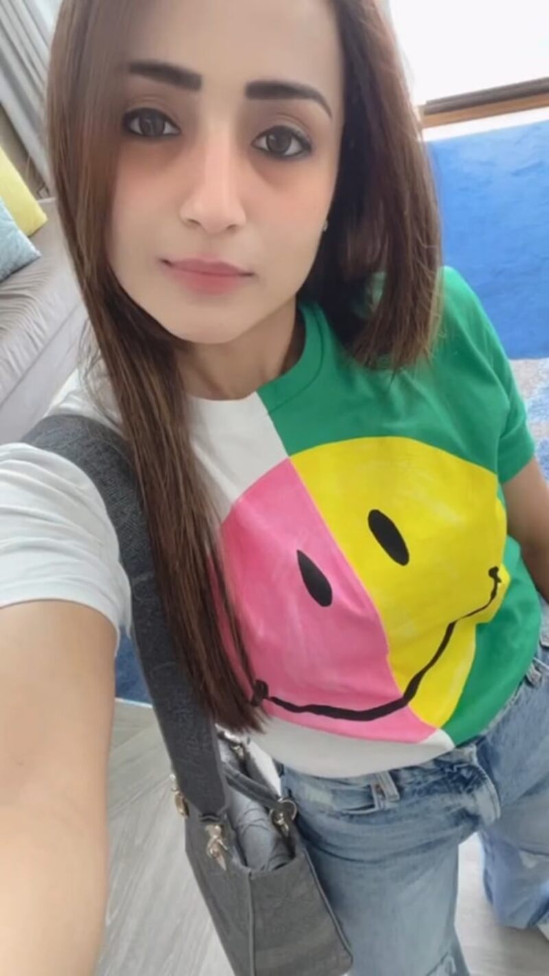 Trisha chilling latest photo