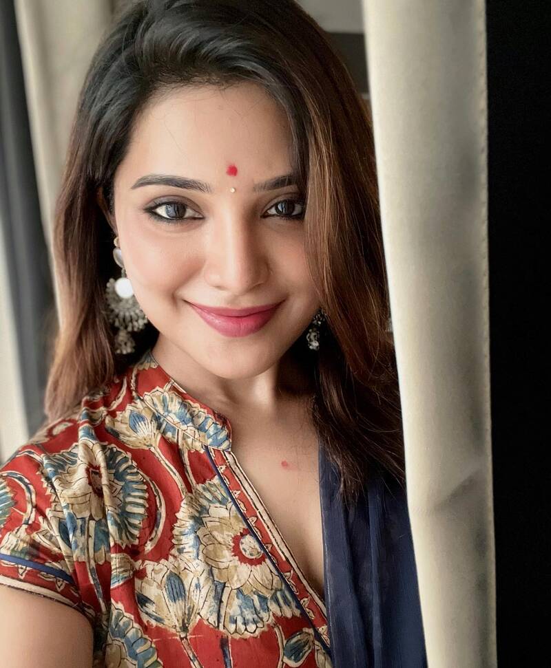 Aathmika tamil new hot