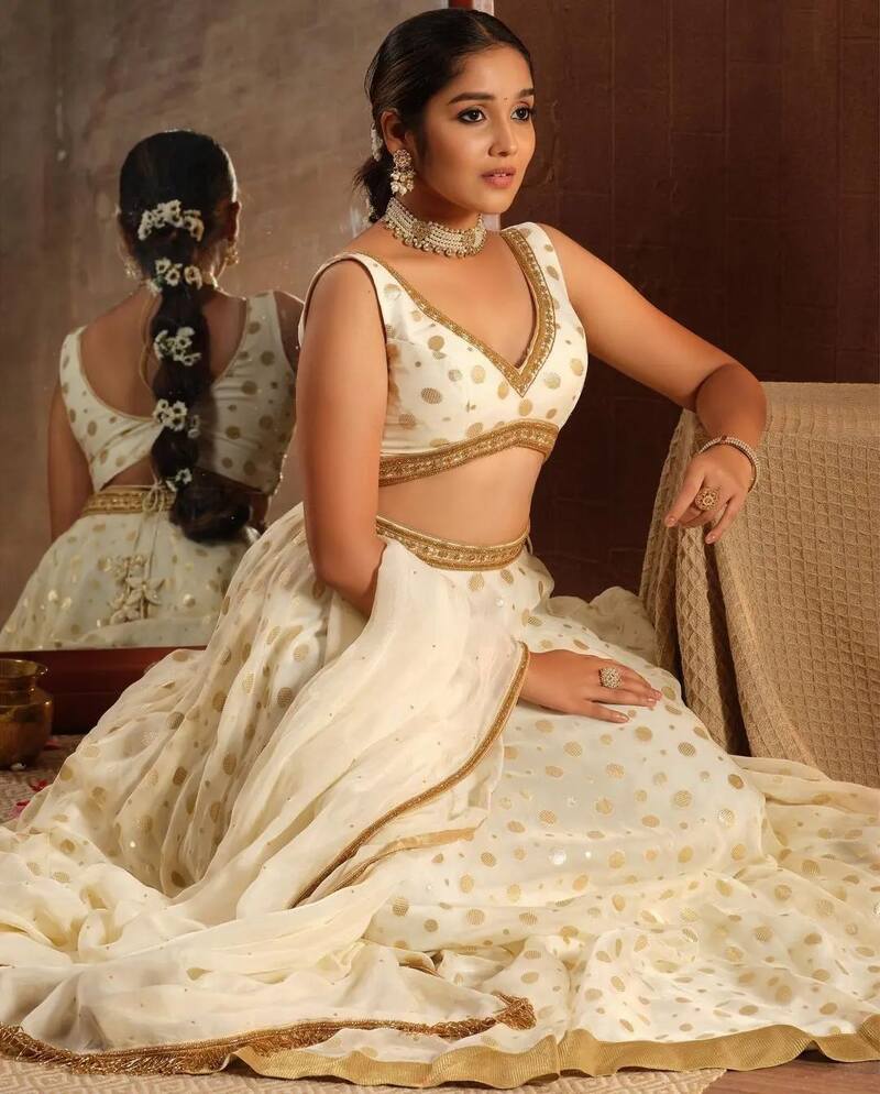 Anikha surendran new hot