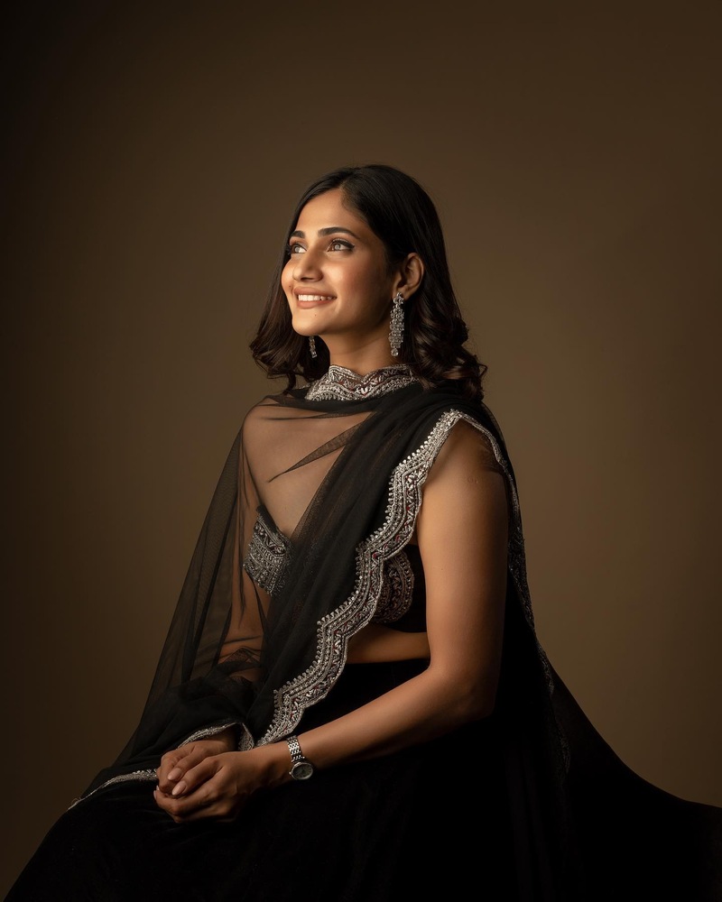 Losliya mariya new biggboss hot bikkini