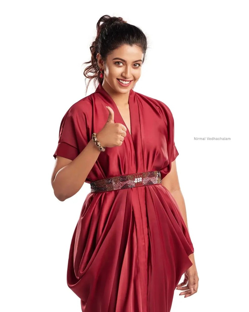 Roshni haripriyan new hot photo vijaytv