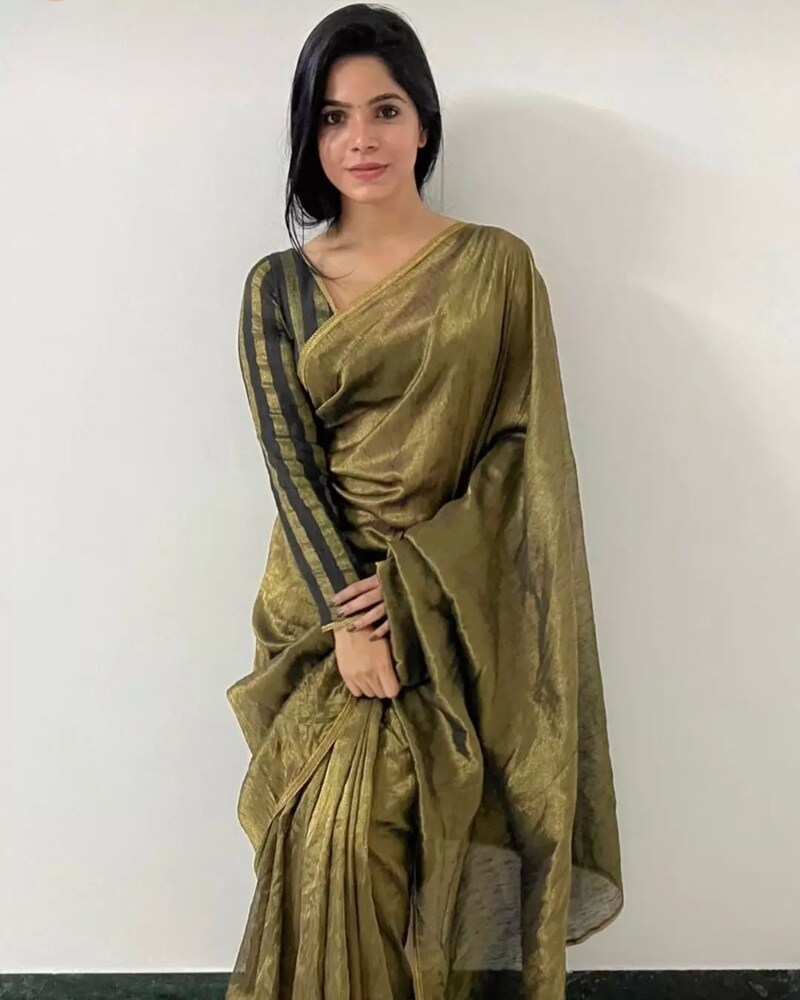 Divya bharathi new hot saree clicks