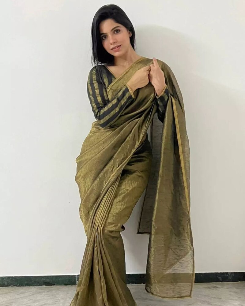 Divya bharathi new hot saree clicks