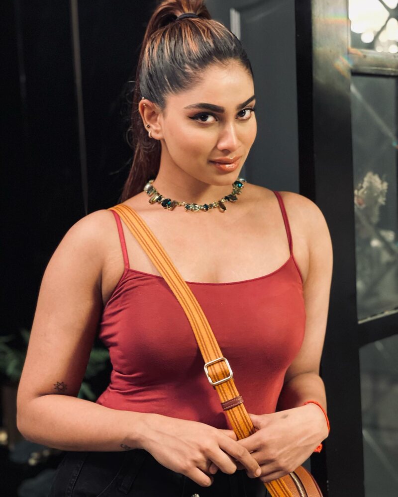 Shivani narayanan new hot