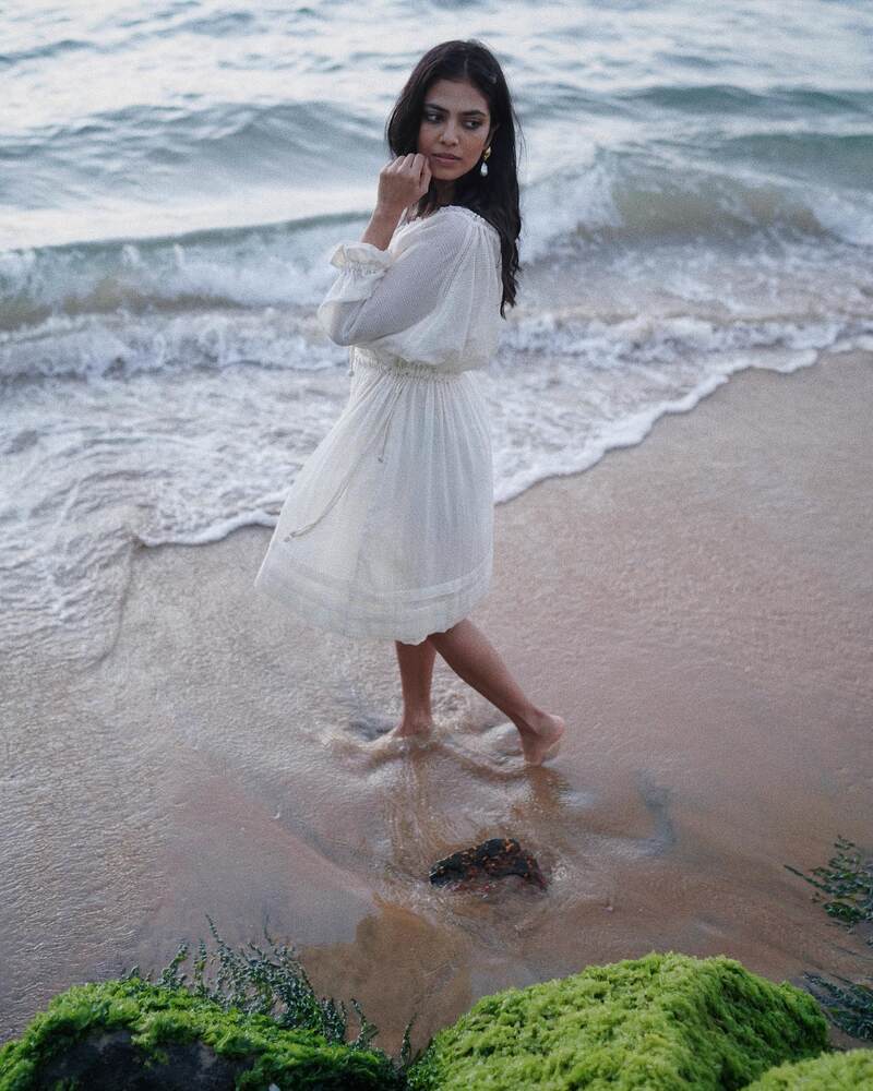 Malavika mohanan new hot beach clicks