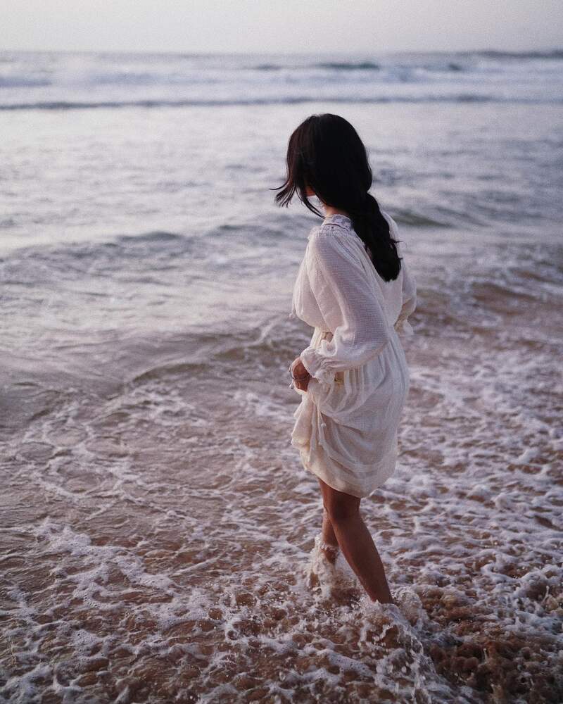 Malavika mohanan new hot beach clicks